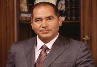 Milyarderin qardaşı deputatlığa namizədliyini geri götürdü