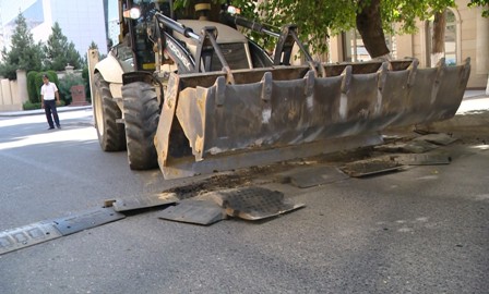 Bakıda yollardan 60 tramplin söküldü
