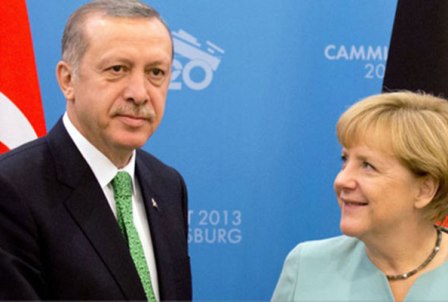 Merkelin Türkiyə səfəri Almaniya Bundestagını ikiyə böldü 