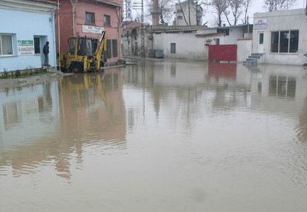 Lənkəranda evləri su basdı
