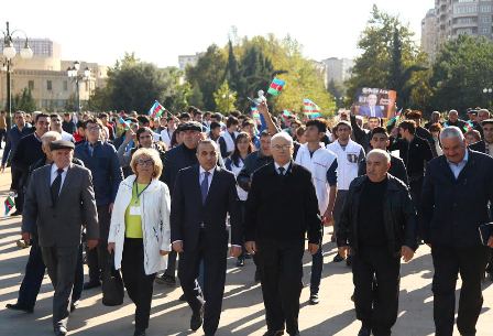 Azay Quliyevin seçki qərargahından “bayraq hədiyyəsi” aksiyası