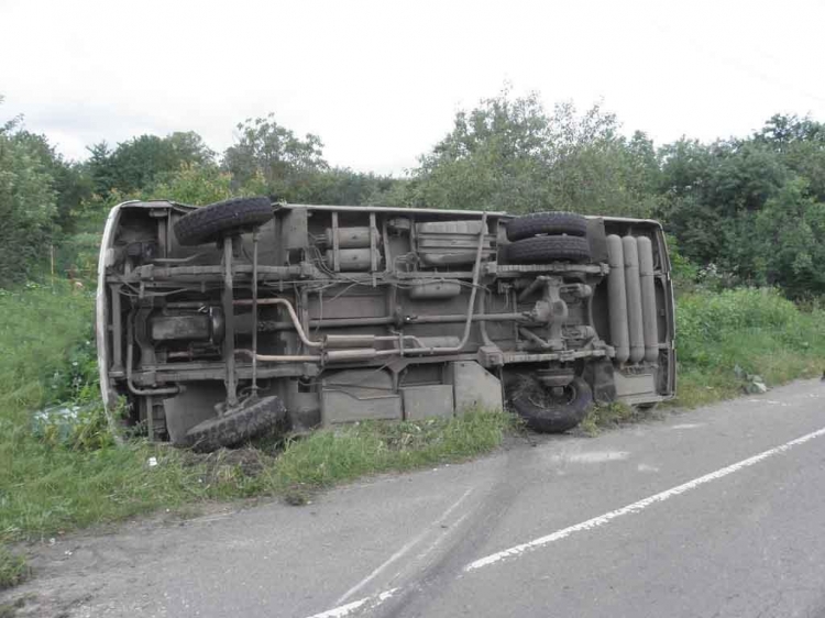 Avtobus aşıb- xəsarət alanlar var
