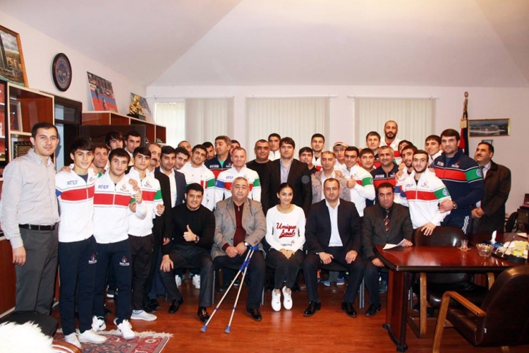 Adil Əliyev Dünya Çempionatında Azərbaycanı təmsil edəcək milli komandanın üzvləri ilə görüşüb