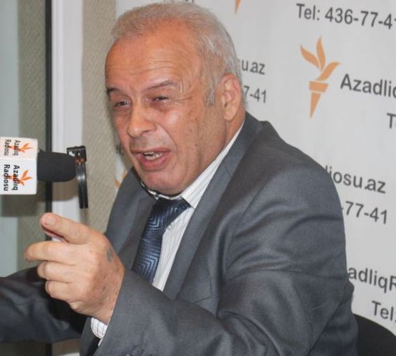 Dramaturq: “Yalnız "adamı" olanların əsərləri tamaşaya qoyulur”