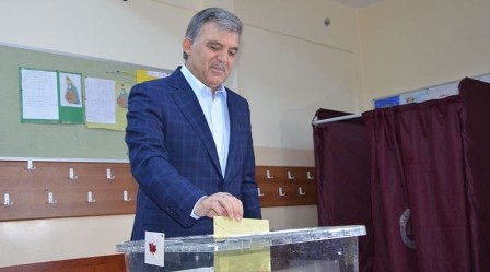 Abdullah Gül səs verdi: “Millətin dincliyə və sabitliyə ehtiyacı var”