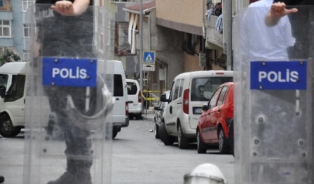 İstanbulda dəhşət: Gömrük məmuru arvadını, oğlunu öldürüb, intihar etdi