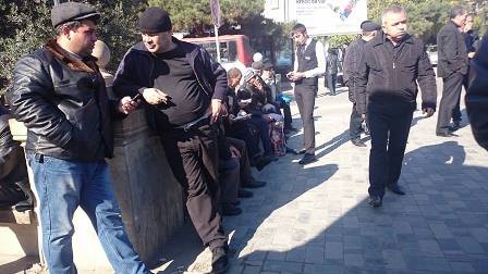Kredit borcu insanları evini satmağa məcbur edir - “Ev bazarı”ndan REPORTAJ