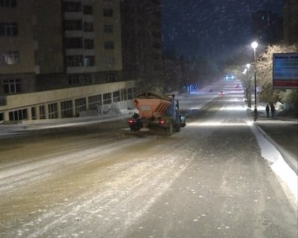   Əhaliyə qışda yollara səpilən duz satılır 