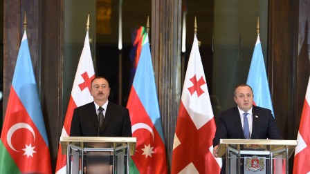 Prezidentlər Marneulidəki komplekslə tanış olublar