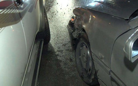 Tanınmış yazarın avtomobili vurulub