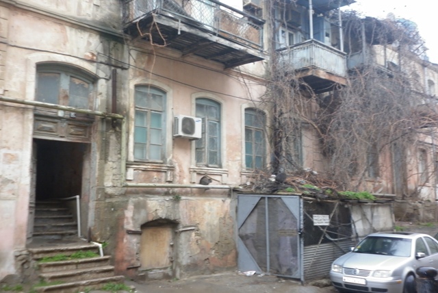 ““Xutor”, “Kubinka”, “Beşmərtəbə”nin sökülməsinə İcra hakimiyyətləri qərar verəcək