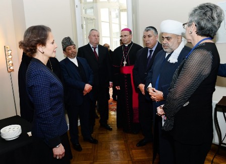  Dini qurumların rəhbərləri Fransa səfirliyində “xatirə kitabı”nı imzalayıblar 