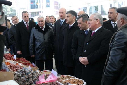 Nazirlik yarmarkaları bərpa edir
