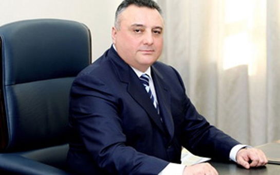 Eldar Mahmudov tabeçiliyində olanları yalnız xüsusi banklardan kredit götürməyə məcbur edib