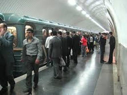 Metroda yaranan problem aradan qaldırılıb 