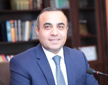 Hətta bu üzdən ağzı əyilənlər də var... 