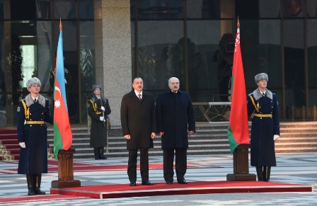 İlham Əliyevin Belarusda rəsmi qarşılanma mərasimi olub