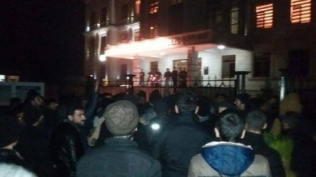  İslamçılar Lənkəran polisinin qarşısına toplaşıb 