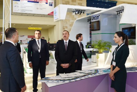 İlham Əliyev sərgidə - FOTO 