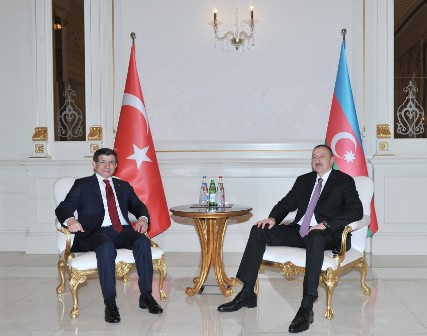 İlham Əliyevlə Davudoğlunun təkbətək görüşü olub 