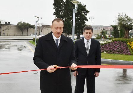 İlham Əliyev Əmlak Məsələləri Dövlət Komitəsinin yeni Mərkəzinin açılışında olub