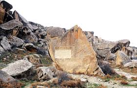 Tarixi yaşadan daşlar - IV yazı