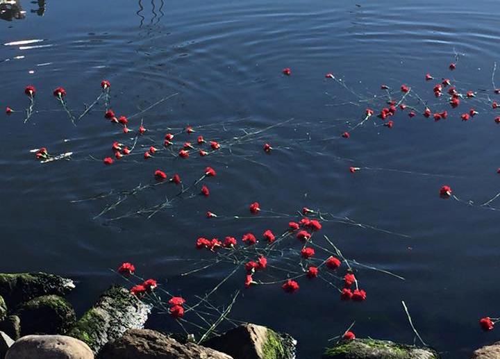 Bakı sakinləri həlak olmuş neftçiləri anırlar - FOTOLAR