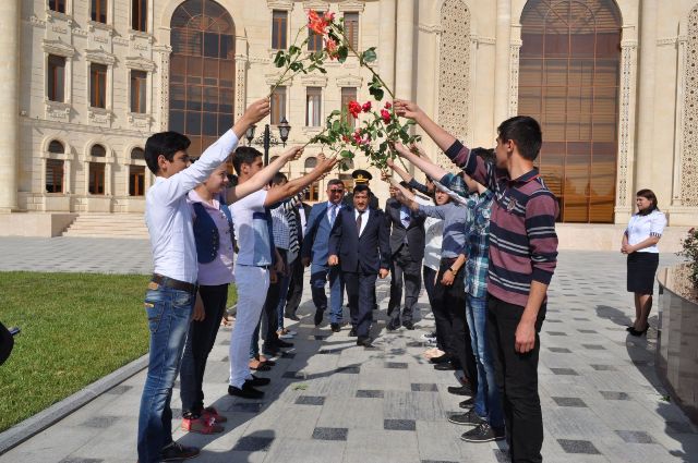 Salyanın icra başçısı bu FOTOYA görə "topa tutuldu"