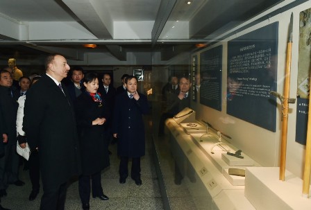 İlham Əliyev yeraltı heykəllər muzeyində olub - FOTOLAR