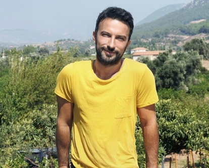 Tarkan evlənir