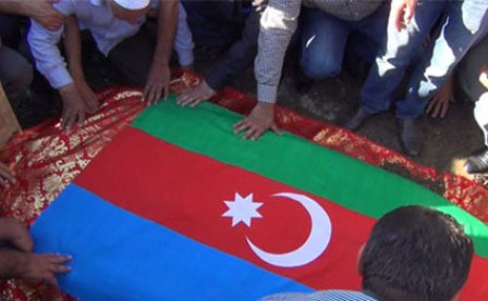  Valideynlərini uşaqkən itirən şəhid əsgərimiz anasının yanında dəfn edildi  - VIDEO  