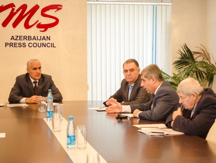 Mətbuat Şurası 2 qəzetin adını “reketlər siyahısı”na salacaq