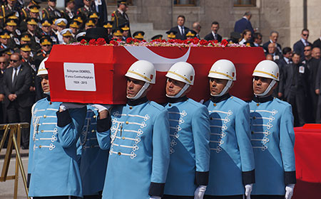 2015-ci ildə ölən dünya məşhurları - SİYAHI 