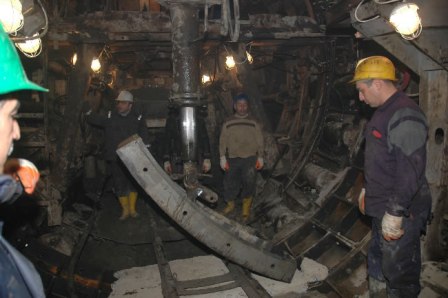 Manatın kəskin ucuzlaşması metro tikintisini dayandıracaqmı - AÇIQLAMA