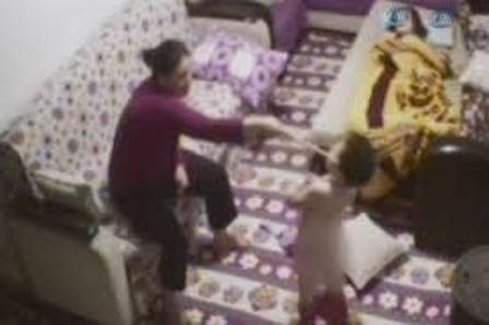  İki azyaşlıya işgəncə verən ögey ana 46 il həbs cəzası aldı - Video 18+  