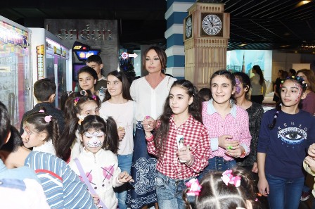 Mehriban Əliyeva xüsusi qayğıya ehtiyac duyan uşaqlarla - FOTOLAR