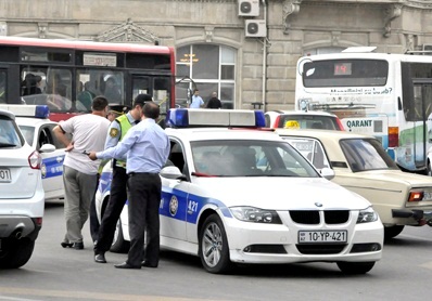 Yol polisi bir cərimə ilə sürücülərə üçqat zərbə vurur