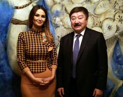 TÜRKSOY Qənirə Paşayevanı mükafatlandırdı