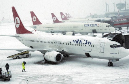 Əlverişsiz hava şəraiti İstanbul-Bakı aviareyslərində problem yaradıb