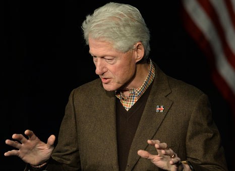 Bill Klinton arvadını dəstəkləmək üçün meydanlara endi