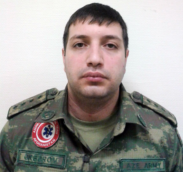 Zakir Həsənov Azərbaycan zabitlərini mükafatlandırdı