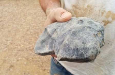  Yerə 4,5 milyard yaşlı meteorit parçası düşdü 