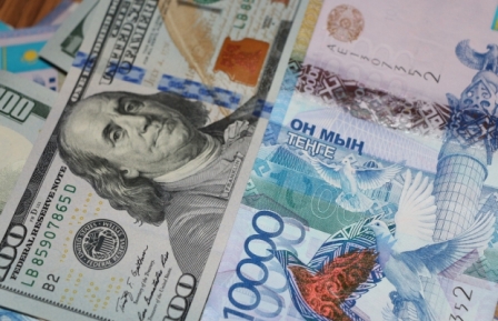 Tenge dollara qarşı 99% ucuzlaşıb 