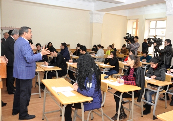 Dillər Universitetində qış imtahan sessiyası izlənildi