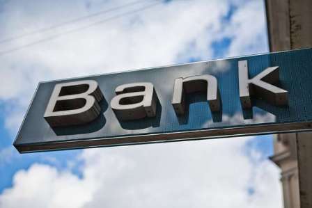 “Mərkəzi Bank banklara sərbəstlik verməlidir” - İqtisadçıdan TƏKLİF