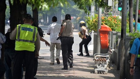 İndoneziya paytaxtında döyüş: 4 terrorçu öldürülüb