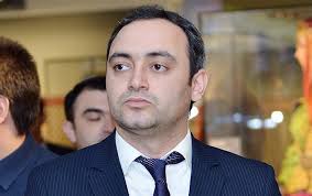 Baş redaktor həmkarının müdafiəsinə qalxdı
