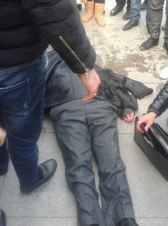 Bakıda jurnalist küçədə yıxılıb öldü - FOTO