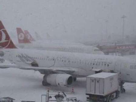  Bakı-İstanbul aviareysləri yenidən təxirə salınıb   