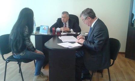 Vahid Əhmədov seçicilərinin manatla bağlı suallarını CAVABLANDIRDI